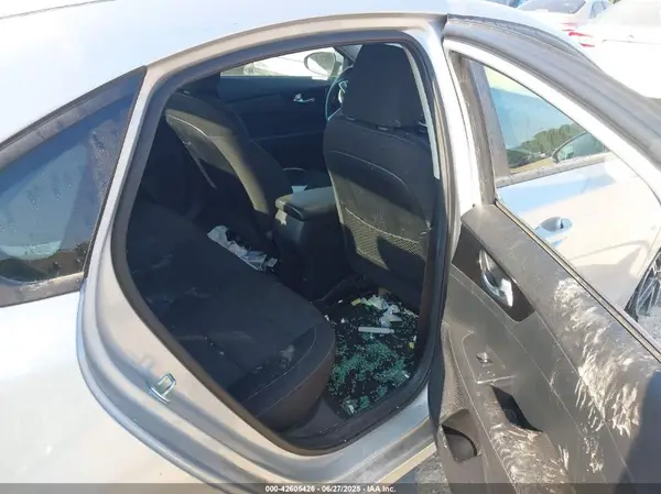 3KPF34AD4KE016951 2019 KIA FORTE - Image 8