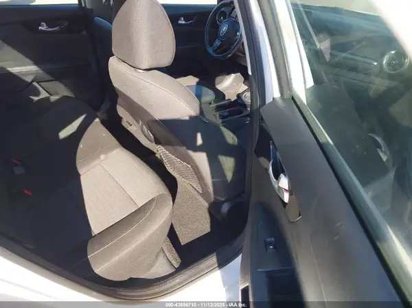3KPF34AD4KE028498 2019 KIA FORTE - Image 8