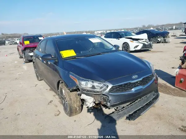 3KPF34AD4KE067673 2019 KIA FORTE - Image 1