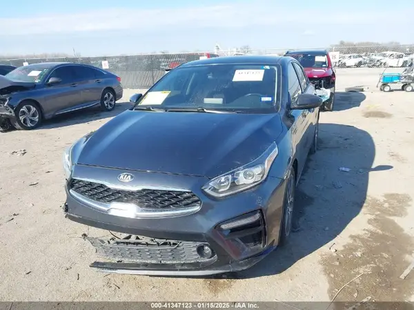 3KPF34AD4KE067673 2019 KIA FORTE - Image 2