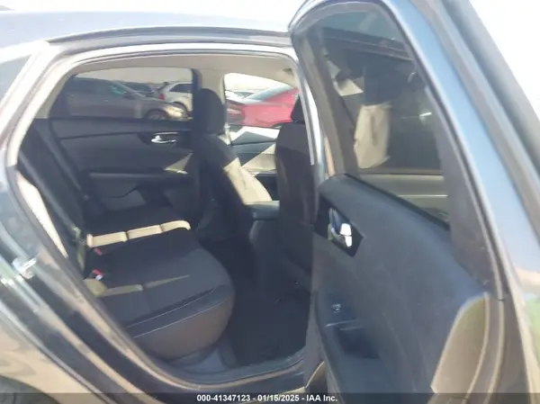 3KPF34AD4KE067673 2019 KIA FORTE - Image 8
