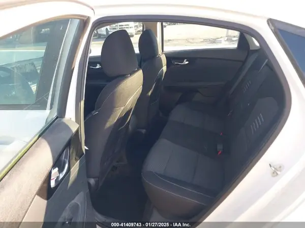 3KPF34AD4KE070086 2019 KIA FORTE - Image 8