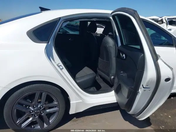 3KPF34AD4ME332160 2021 KIA FORTE - Image 8