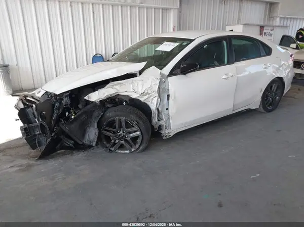 3KPF34AD4ME358211 2021 KIA FORTE - Image 2