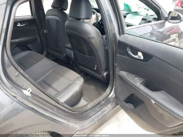 3KPF34AD4ME415054 2021 KIA FORTE - Image 8