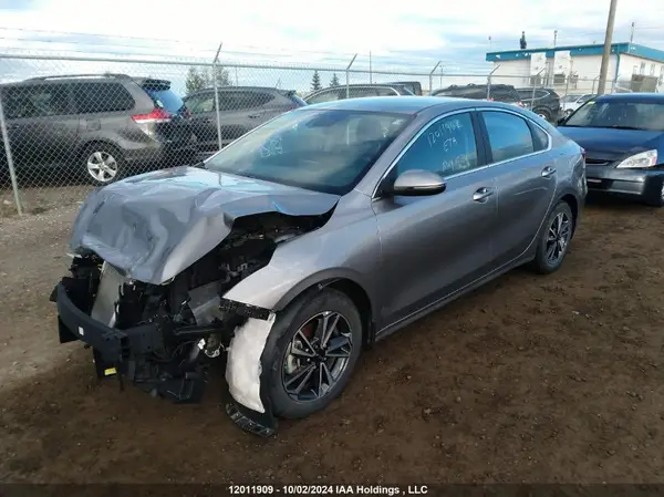 3KPF34AD4PE690394 2023 KIA FORTE - Image 2