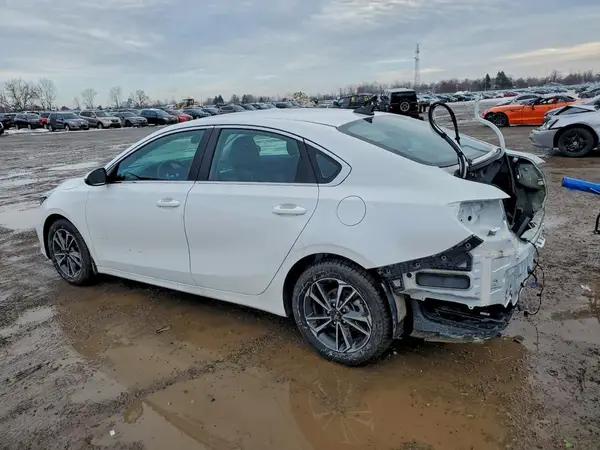 3KPF34AD4RE813257 2024 KIA FORTE - Image 2