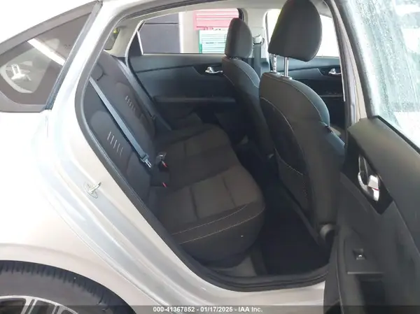 3KPF34AD5KE105220 2019 KIA FORTE - Image 8