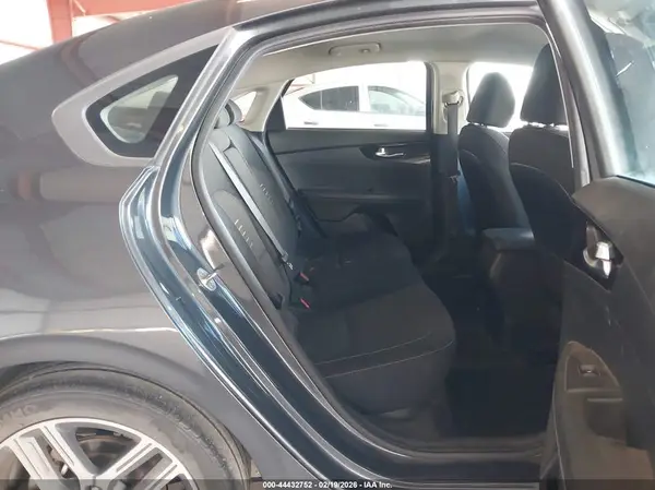 3KPF34AD6KE006311 2019 KIA FORTE - Image 8