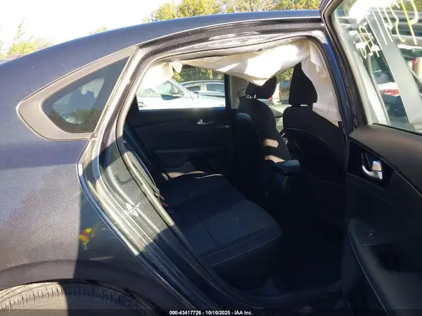 3KPF34AD6KE025019 2019 KIA FORTE - Image 8
