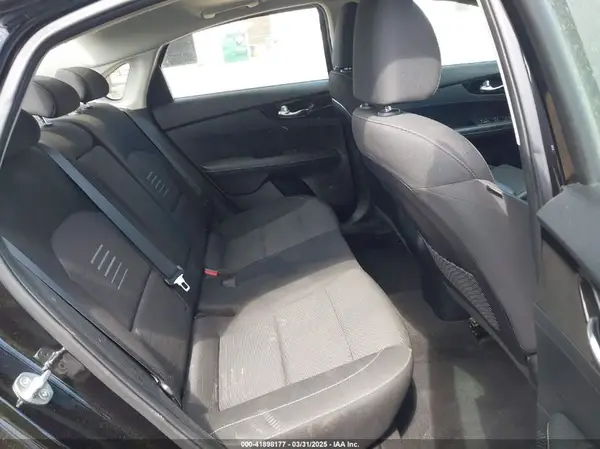 3KPF34AD6KE029443 2019 KIA FORTE - Image 8