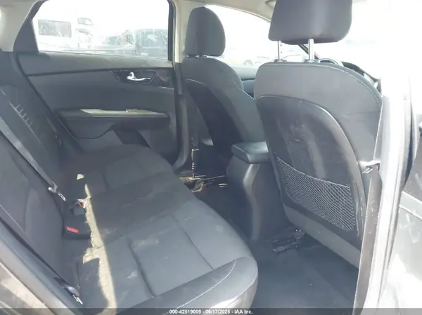 3KPF34AD6KE104089 2019 KIA FORTE - Image 8