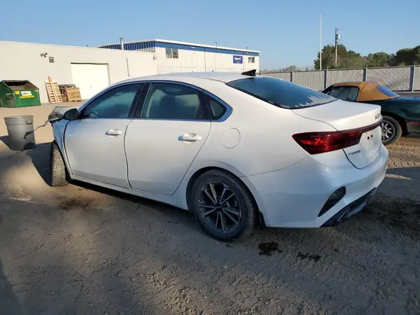 3KPF34AD6PE572038 2023 KIA FORTE - Image 2
