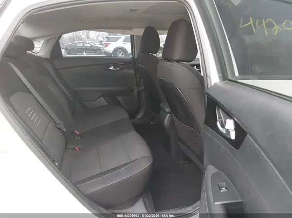 3KPF34AD7KE063696 2019 KIA FORTE - Image 8