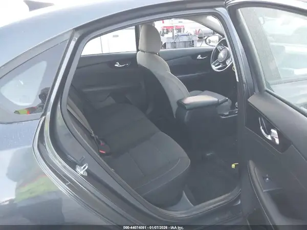 3KPF34AD7KE104098 2019 KIA FORTE - Image 8