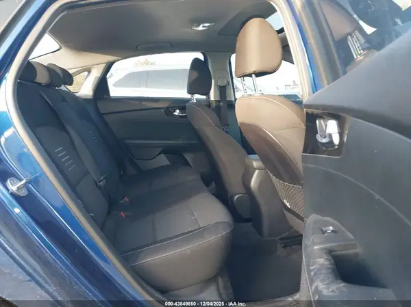 3KPF34AD7KE110645 2019 KIA FORTE - Image 8