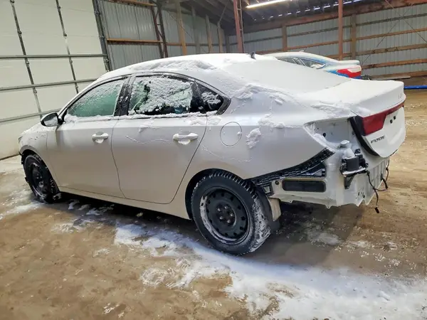 3KPF34AD7PE592847 2023 KIA FORTE - Image 2