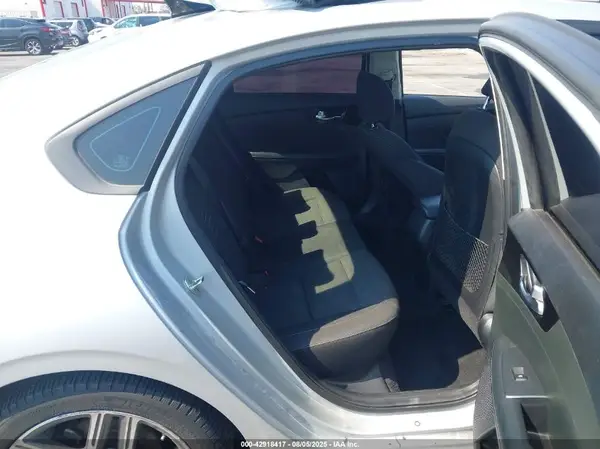 3KPF34AD8KE023093 2019 KIA FORTE - Image 8