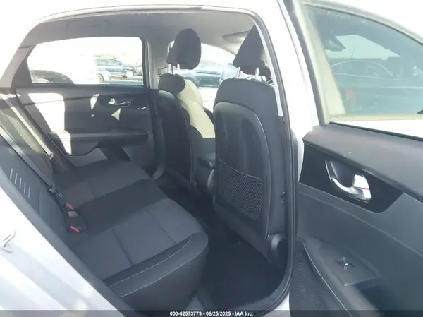 3KPF34AD8KE065084 2019 KIA FORTE - Image 8