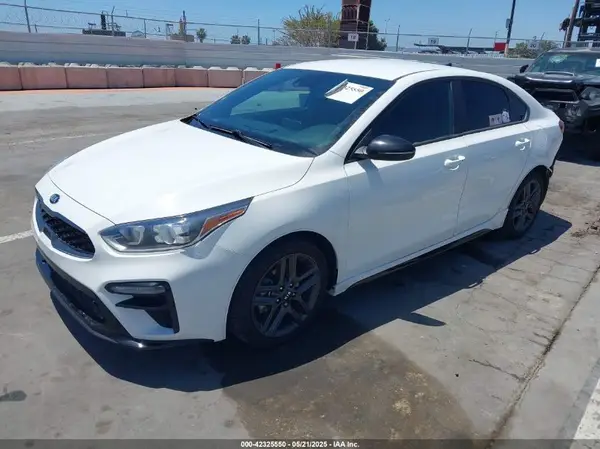 3KPF34AD8ME284470 2021 KIA FORTE - Image 2