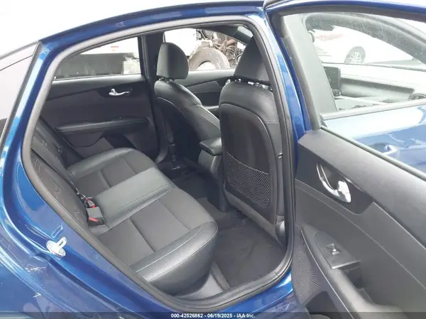 3KPF34AD8ME366182 2021 KIA FORTE - Image 8