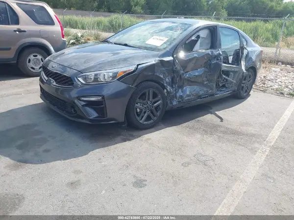 3KPF34AD8ME402453 2021 KIA FORTE - Image 2