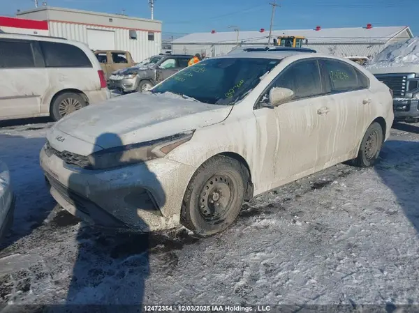 3KPF34AD8NE480832 2022 KIA FORTE - Image 2