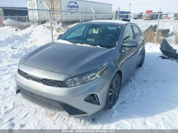 3KPF34AD8NE504675 2022 KIA FORTE - Image 2