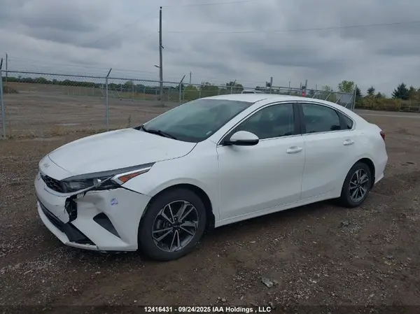 3KPF34AD8NE521640 2022 KIA FORTE - Image 2