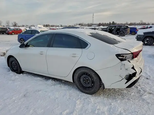 3KPF34AD8PE677437 2023 KIA FORTE - Image 2