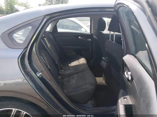 3KPF34AD9KE005976 2019 KIA FORTE - Image 8