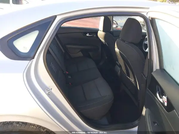 3KPF34AD9KE011499 2019 KIA FORTE - Image 8