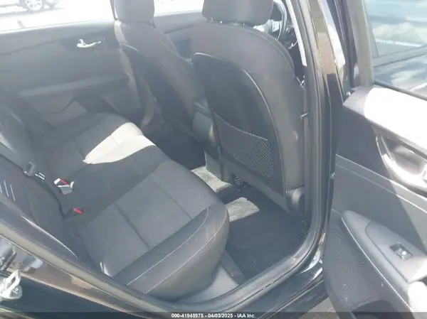 3KPF34AD9KE028108 2019 KIA FORTE - Image 8