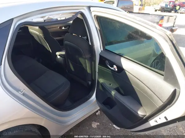 3KPF34AD9KE028481 2019 KIA FORTE - Image 8