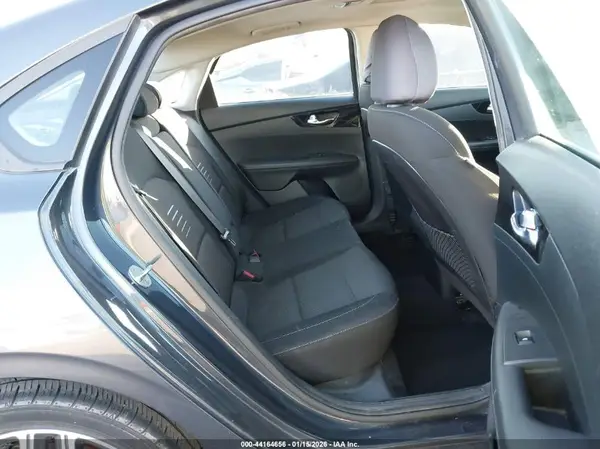 3KPF34AD9KE069953 2019 KIA FORTE - Image 8