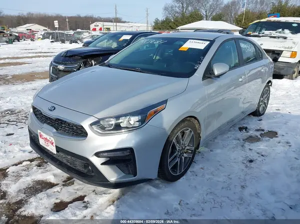 3KPF34AD9KE073985 2019 KIA FORTE - Image 2