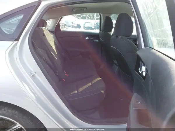 3KPF34AD9KE073985 2019 KIA FORTE - Image 8