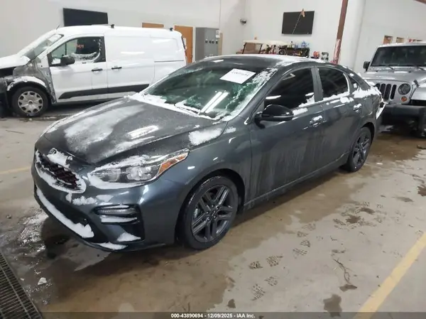 3KPF34AD9ME330811 2021 KIA FORTE - Image 2