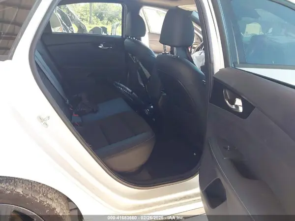 3KPF34AD9ME390264 2021 KIA FORTE - Image 8