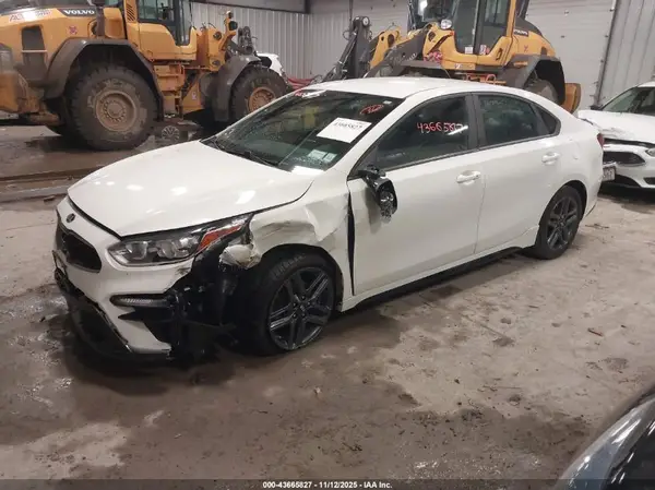 3KPF34AD9ME414725 2021 KIA FORTE - Image 2