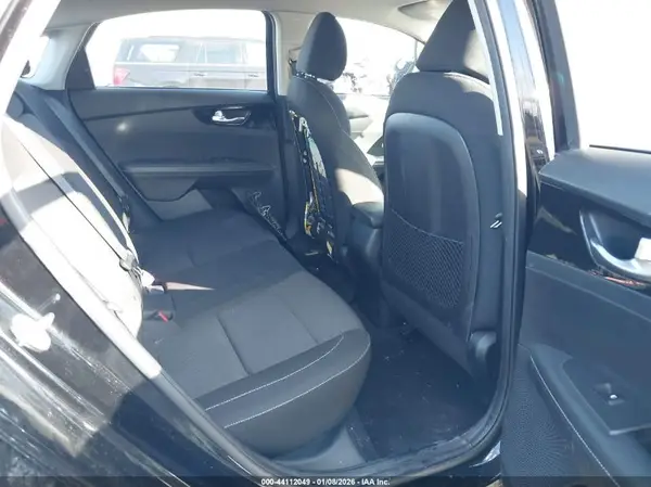 3KPF34ADXKE015853 2019 KIA FORTE - Image 8