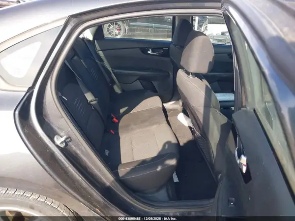 3KPF34ADXKE018445 2019 KIA FORTE - Image 8