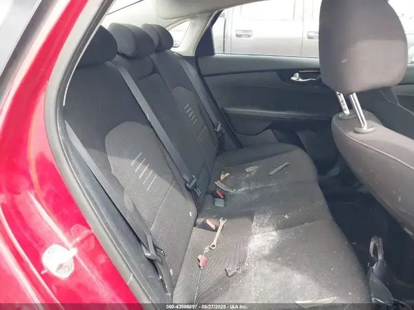 3KPF34ADXKE028814 2019 KIA FORTE - Image 8