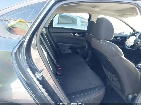 3KPF34ADXKE035858 2019 KIA FORTE - Image 8