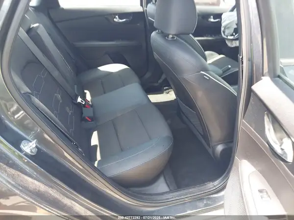 3KPF34ADXME404141 2021 KIA FORTE - Image 8