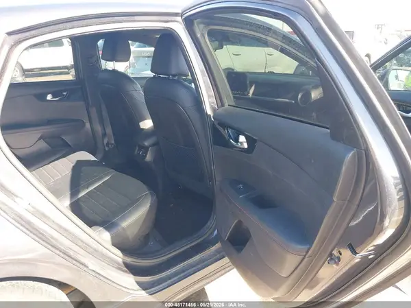 3KPF44AC1ME398413 2021 KIA FORTE - Image 8