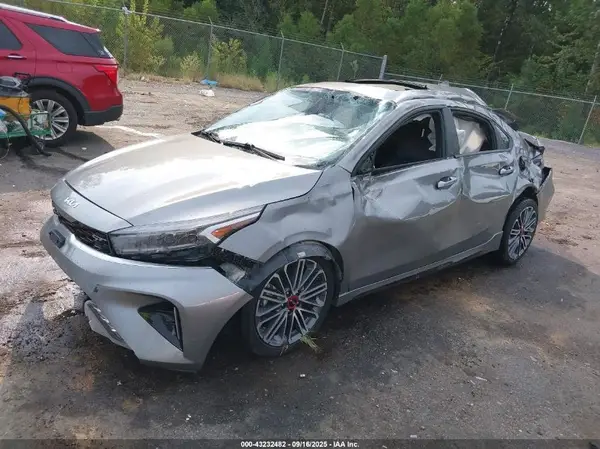 3KPF44AC1NE464055 2022 KIA FORTE - Image 2