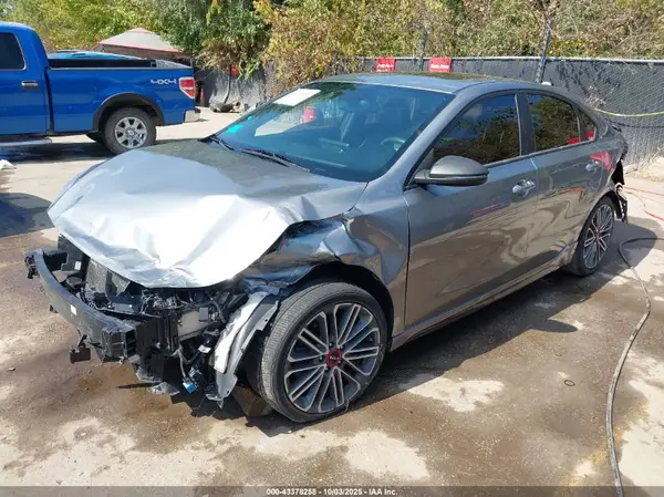 3KPF44AC2NE463965 2022 KIA FORTE - Image 2