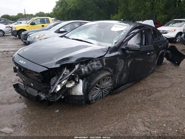 3KPF44AC4PE516569 2023 KIA FORTE - Image 2