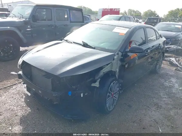 3KPF44AC4PE620771 2023 KIA FORTE - Image 2